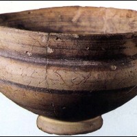 Coppa prodotta in Etruria (VII-VI secolo a.C.). Museo Archeologico Nazionale, Firenze.