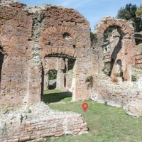 Ruderi del triclinio poi trasformato in frigidario (H), zona termale della villa d'otium. Massaciuccoli, Massarosa.