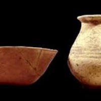 Coppa e brocca in ceramica, parte del corredo funerario della tomba alla cappuccina, II-IV secolo d.C.